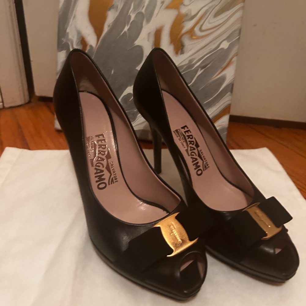 Minimalist Evening Salvatore Ferragamo Black Peep-Toe Heels Wedding